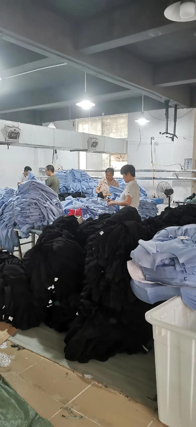 走進(jìn)服裝制造的心臟地帶 服裝廠車間實拍紀(jì)實